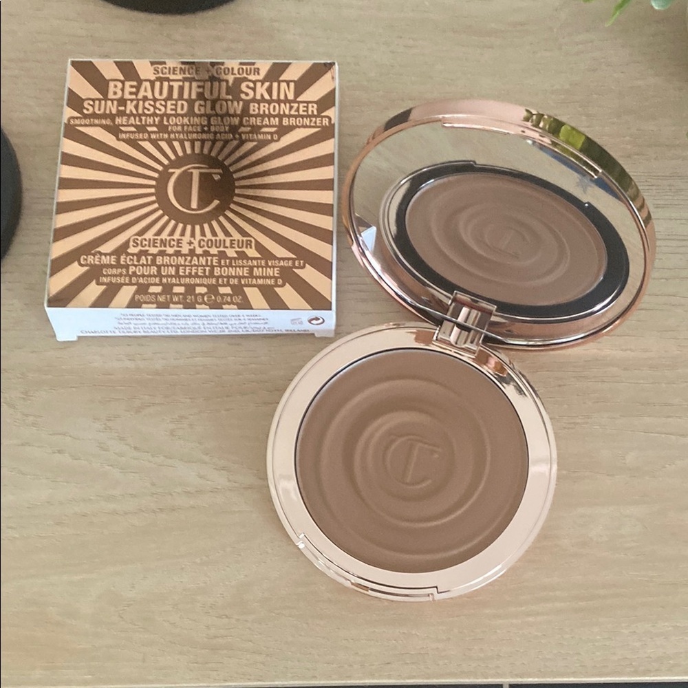 Charlotte Tilbury Sun-Kissed Glow Cream Bronzer Shade Fair NWT - Picture 3 of 6